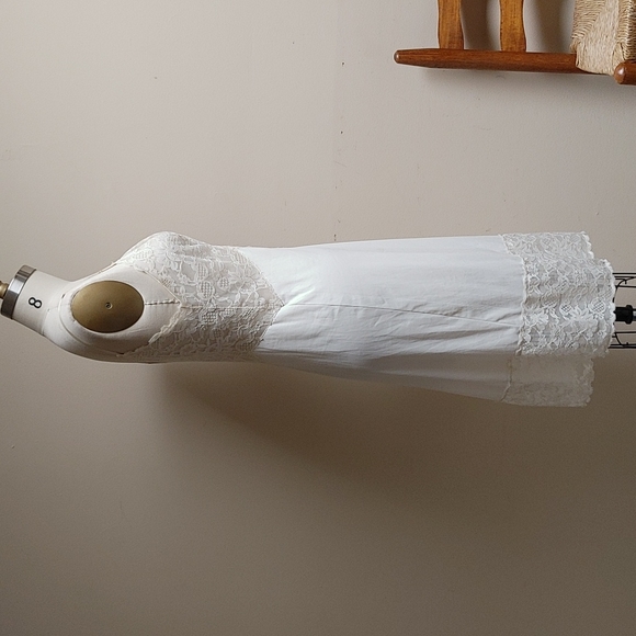 Vintage Vanity Fair Full Slip Cream w Lace Top & Lace Hem 4/6 - Picture 5 of 17